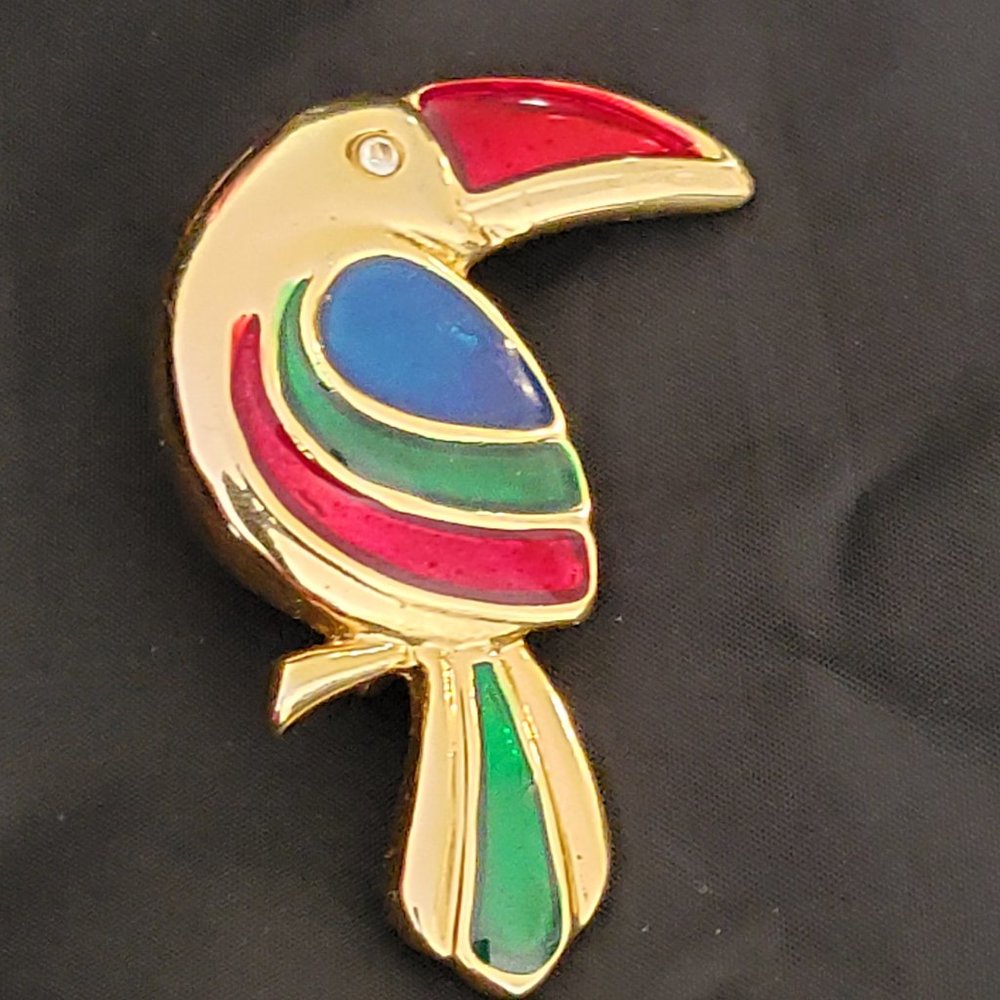 Vintage Gold Tone Enamel Red Blue Green Toucan Bird Rhinestone Eye Brooch Pin